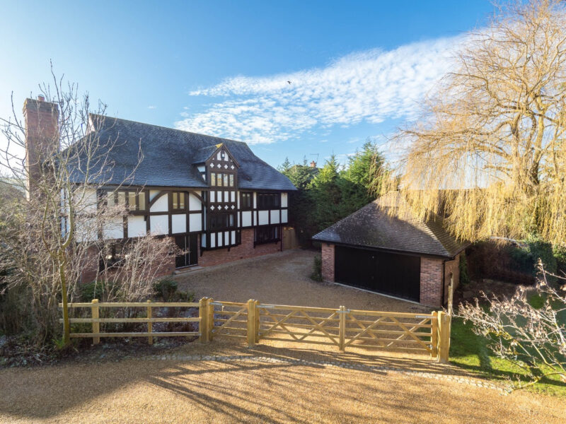 Luxury Stratford Upon Avon Home managed by Nikki Homes
