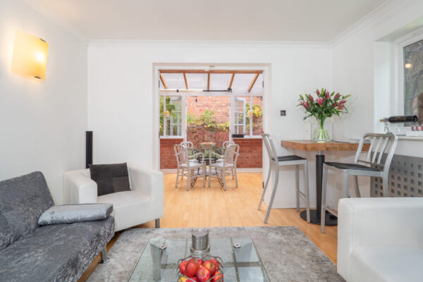 Gated, town centre location, Stratford upon Avon