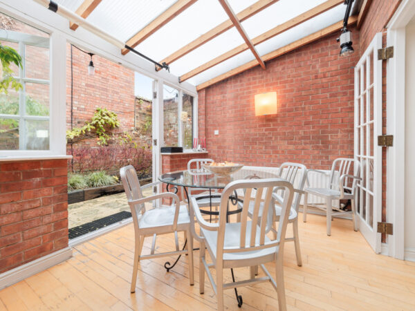 Gated, town centre location, Stratford upon Avon