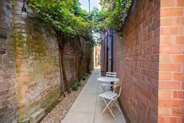 Scholars Lane, Wheelers Court Scholars Lane, CV37