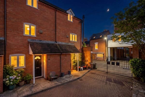 Gated, town centre location, Stratford upon Avon