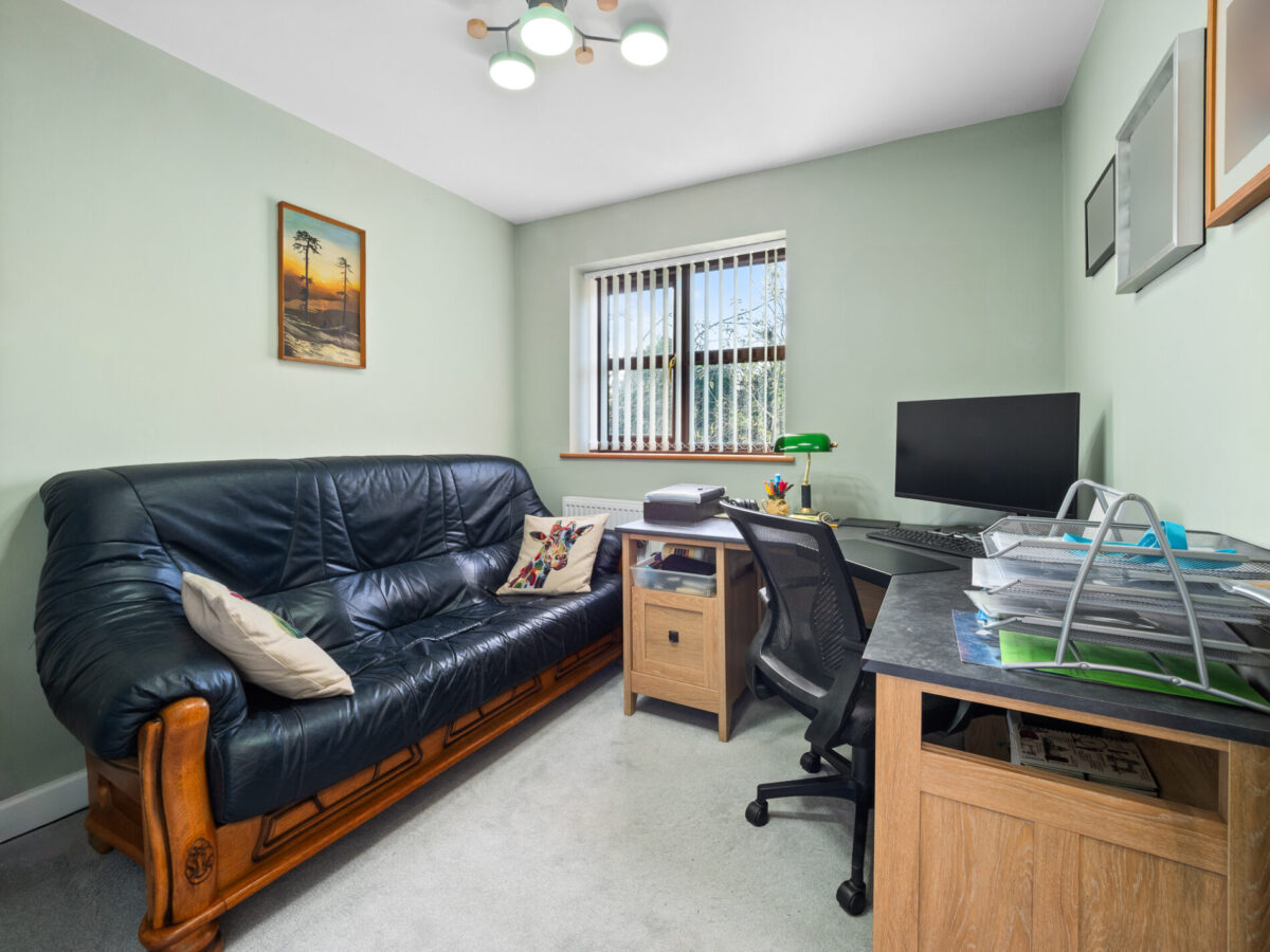 The Avenue, Bishopton, CV37