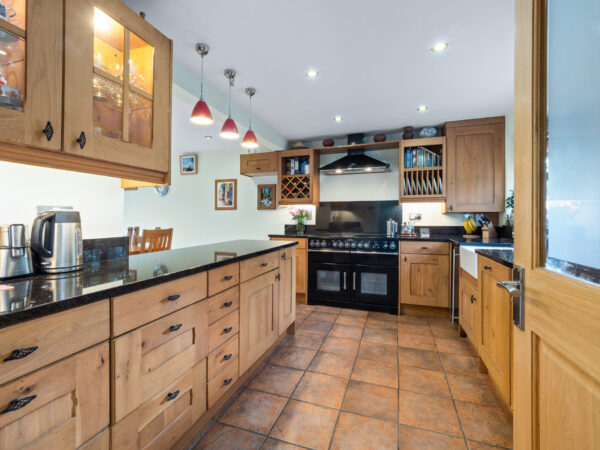The Avenue, Bishopton, CV37