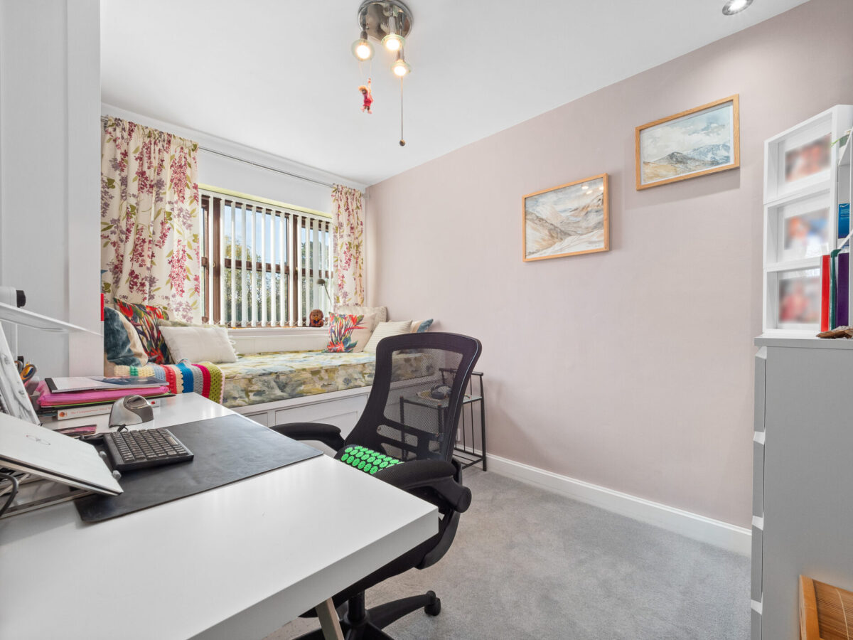 The Avenue, Bishopton, CV37