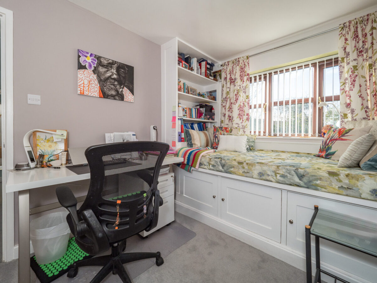 The Avenue, Bishopton, CV37