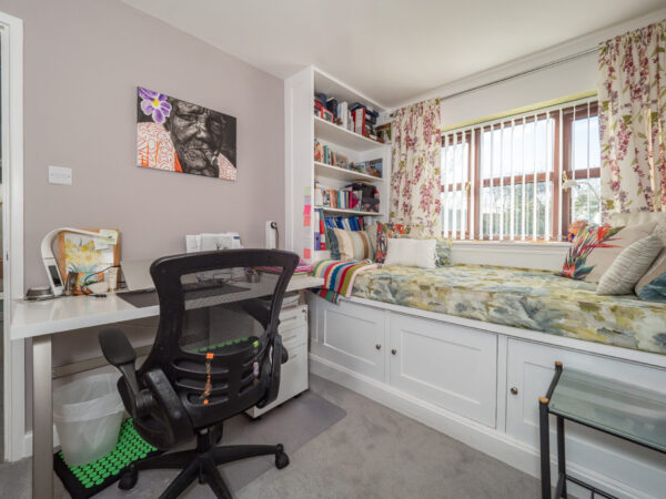 The Avenue, Bishopton, CV37