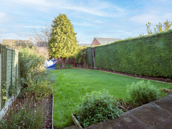 The Avenue, Bishopton, CV37