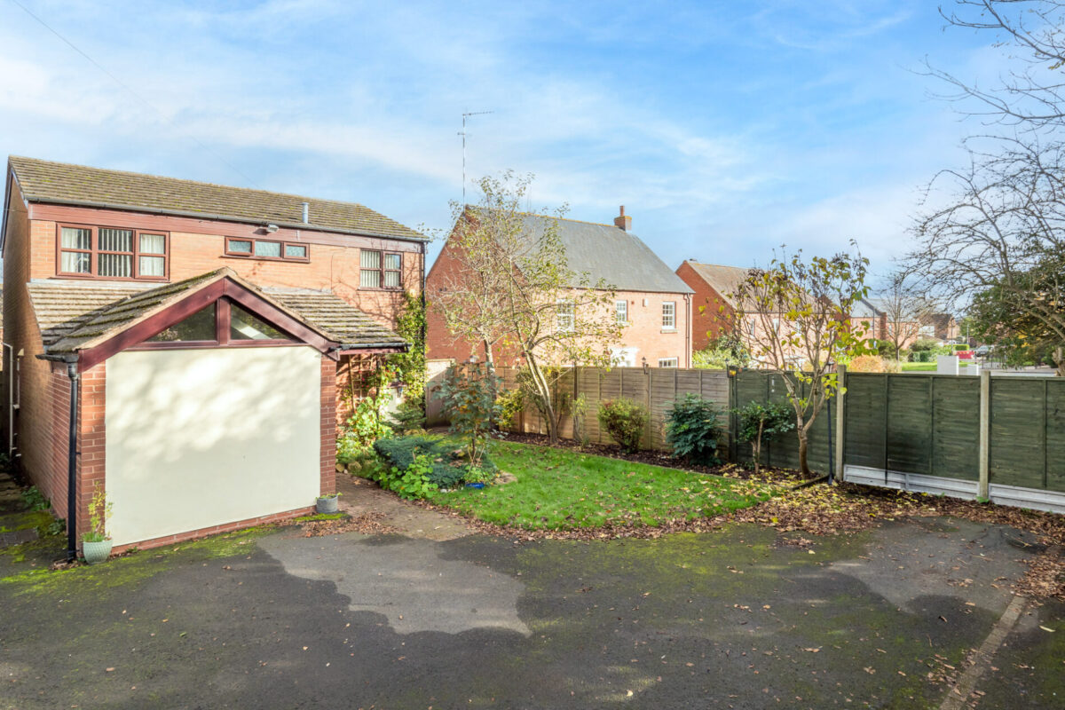 The Avenue, Bishopton, CV37
