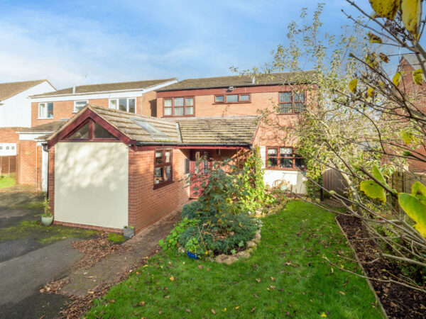 The Avenue, Bishopton, CV37