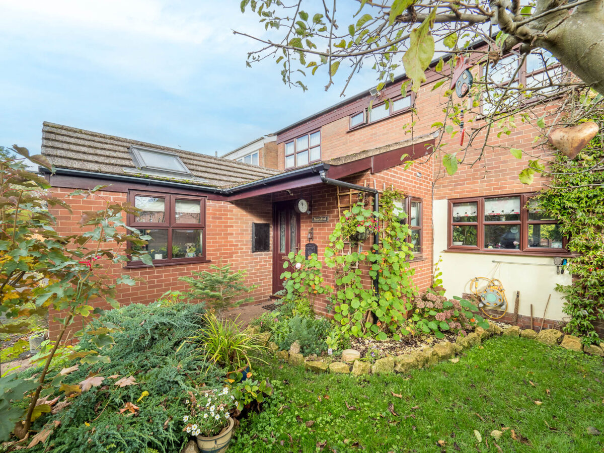 The Avenue, Bishopton, CV37