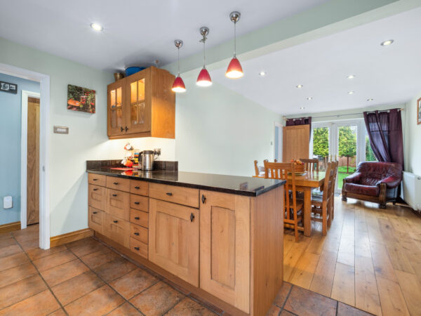 The Avenue, Bishopton, CV37
