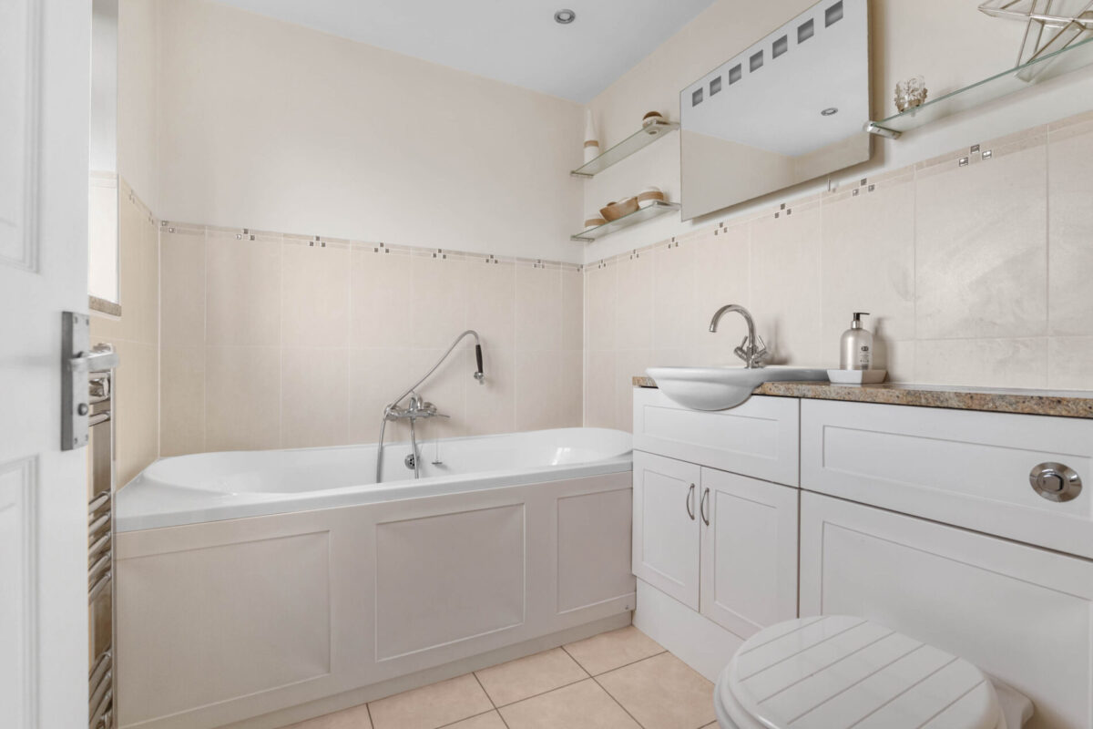 Friary Avenue, Shirley, B90