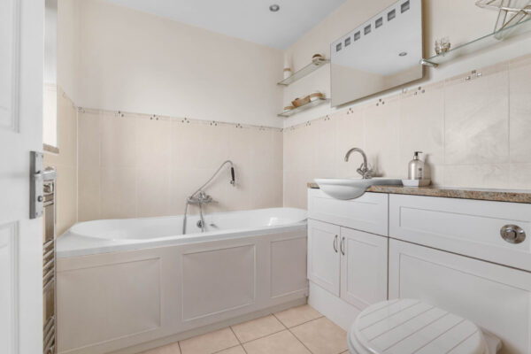 Friary Avenue, Shirley, B90