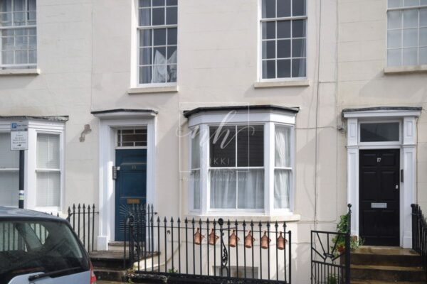 Flat, Portland Place East, Leamington Spa