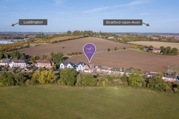 **FIELD VIEWS TO FRONT AND REAR**
