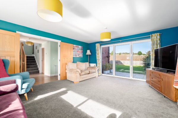 **FIELD VIEWS TO FRONT AND REAR**