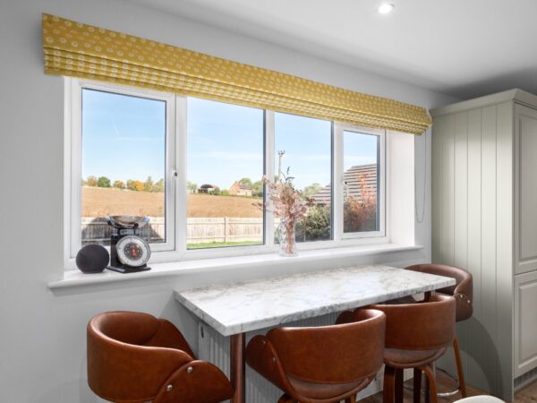 **FIELD VIEWS TO FRONT AND REAR**