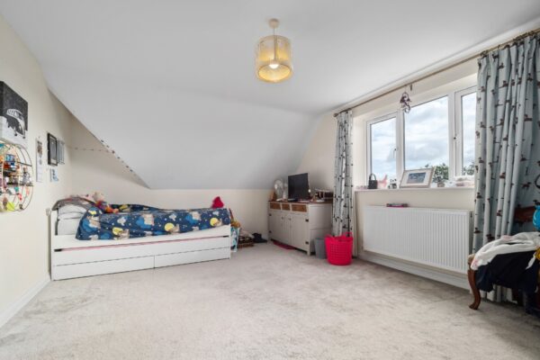 **FIELD VIEWS TO FRONT AND REAR**