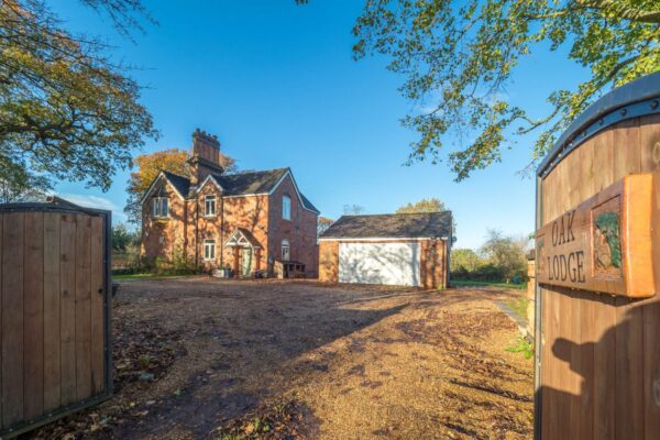 Oak Lodge, Kings Lane, Snitterfield, Stratford-upon-Avon