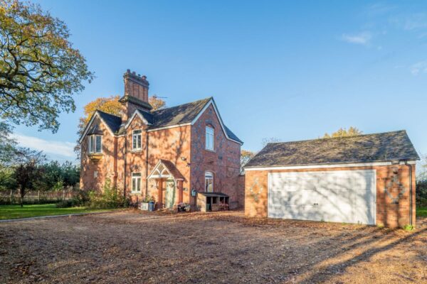 Oak Lodge, Kings Lane, Snitterfield, Stratford-upon-Avon