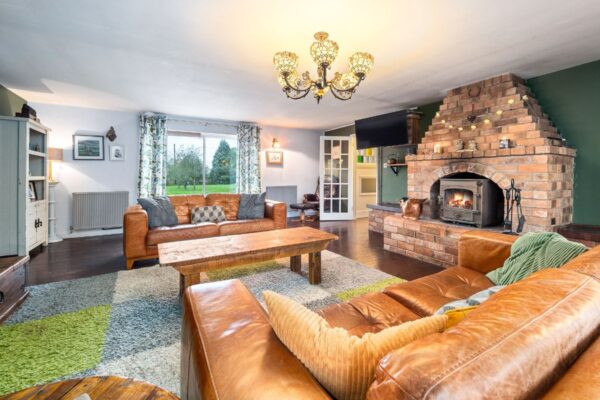 Oak Lodge, Kings Lane, Snitterfield, Stratford-upon-Avon