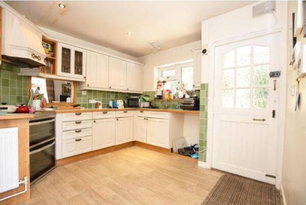 Holdenhurst, Park Lane, Snitterfield, Stratford-upon-Avon