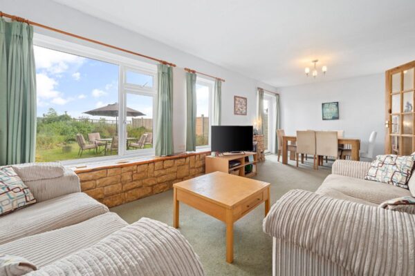 Arras Boulevard, Hampton Magna, Warwick