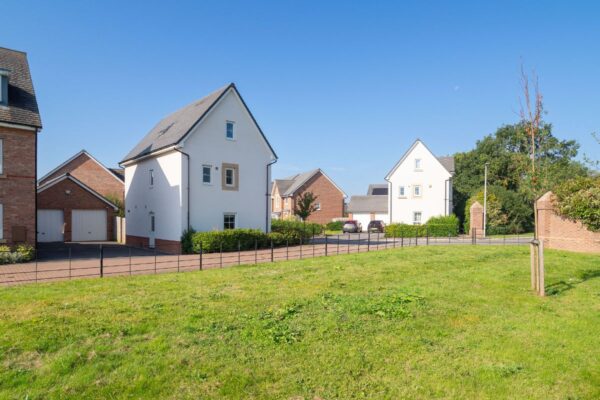 Nightingale Avenue, Warwick