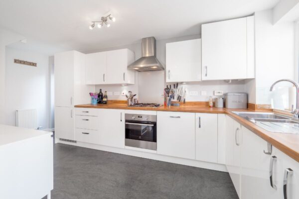 Nightingale Avenue, Warwick