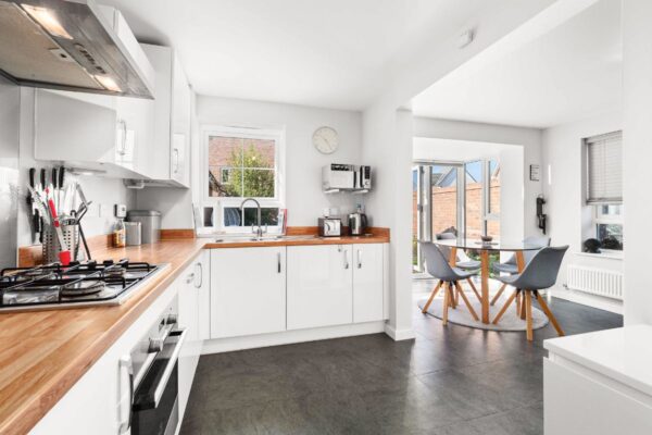 Nightingale Avenue, Warwick