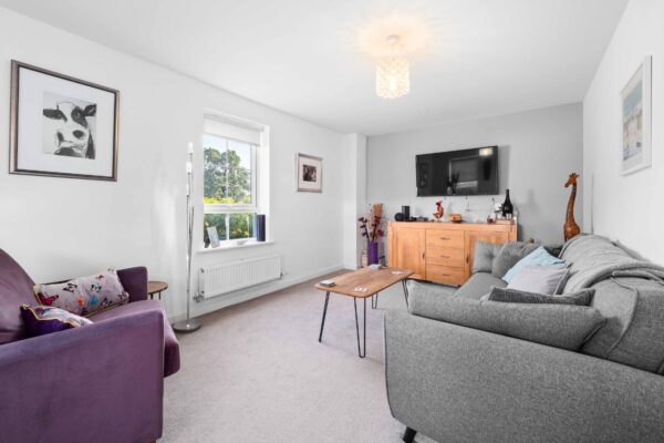 Nightingale Avenue, Warwick