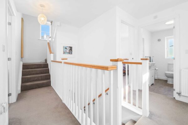 Nightingale Avenue, Warwick