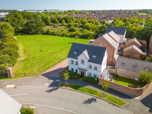 Nightingale Avenue, Warwick