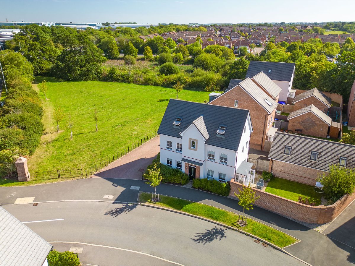 Nightingale Avenue, Warwick