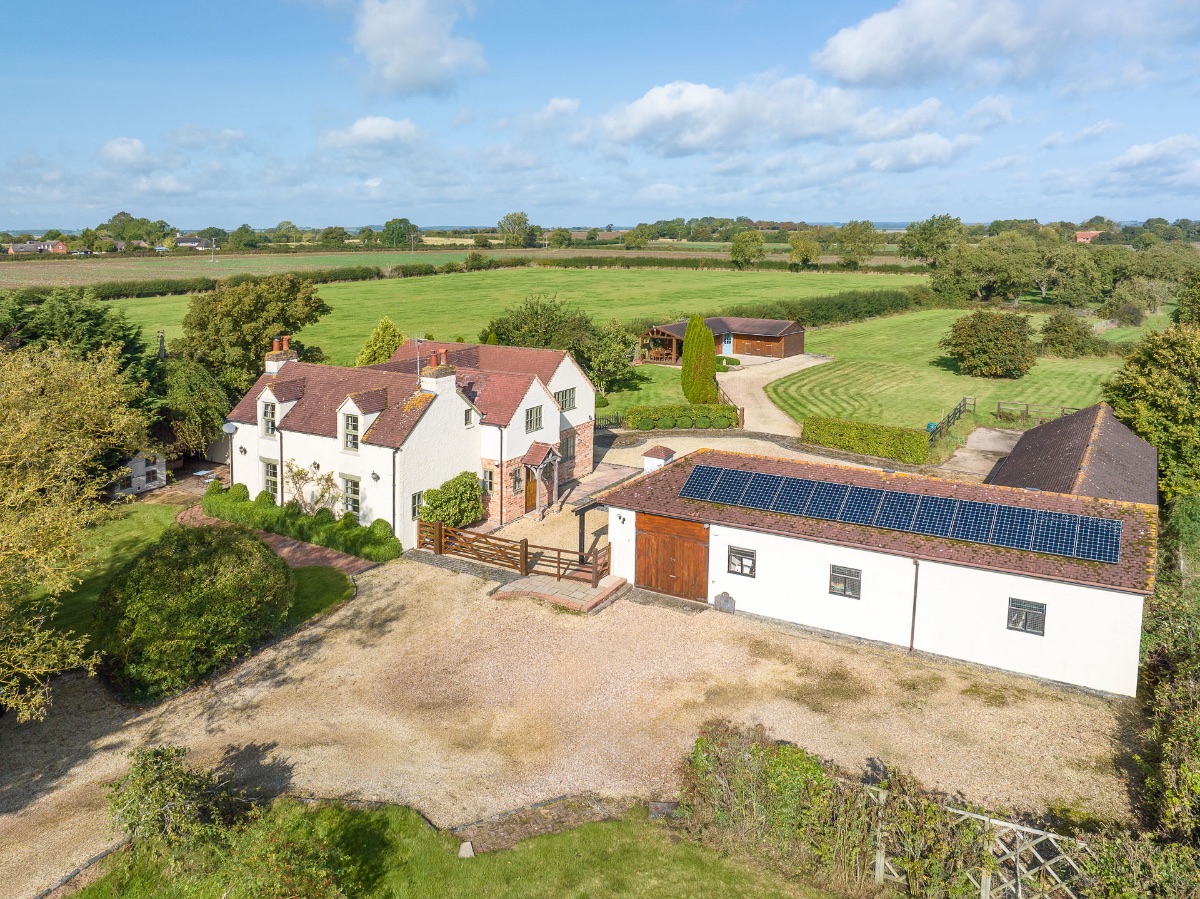 Pear Tree House, Pebworth Road, Ullington, Evesham