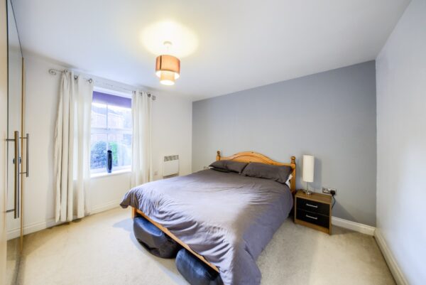 Romani Close, Warwick
