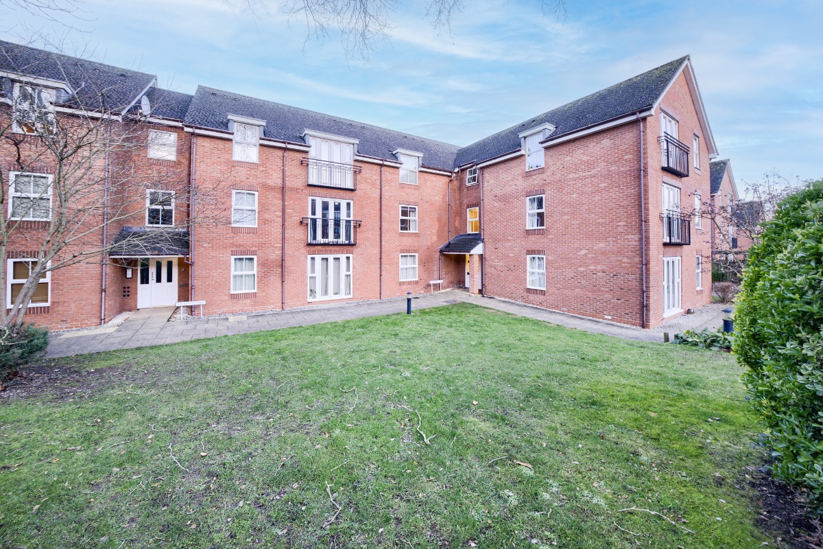 Romani Close, Warwick