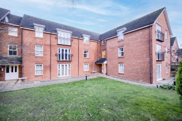 Romani Close, Warwick