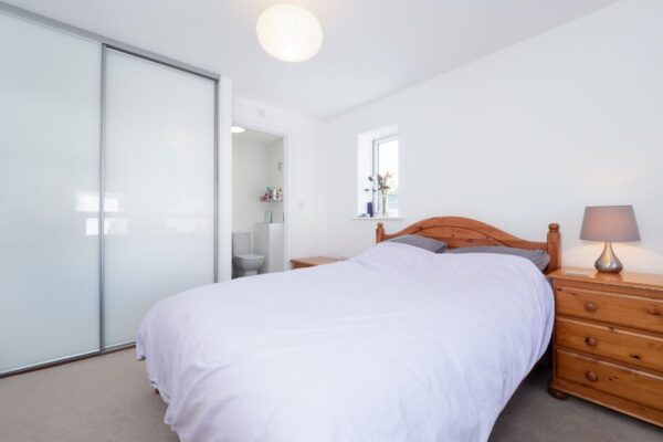Nightingale Avenue, Warwick