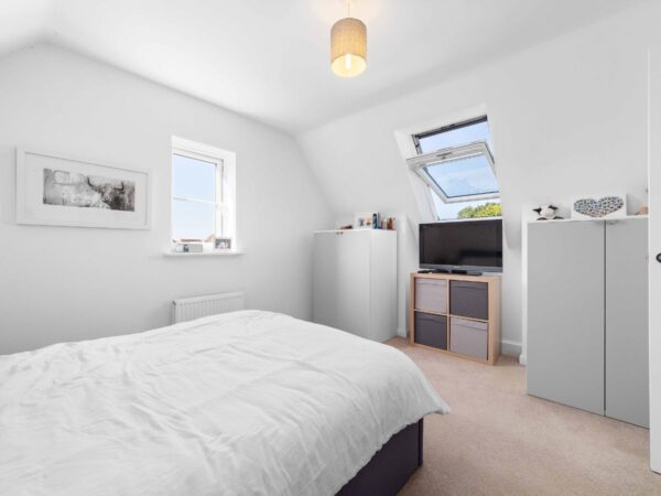 Nightingale Avenue, Warwick