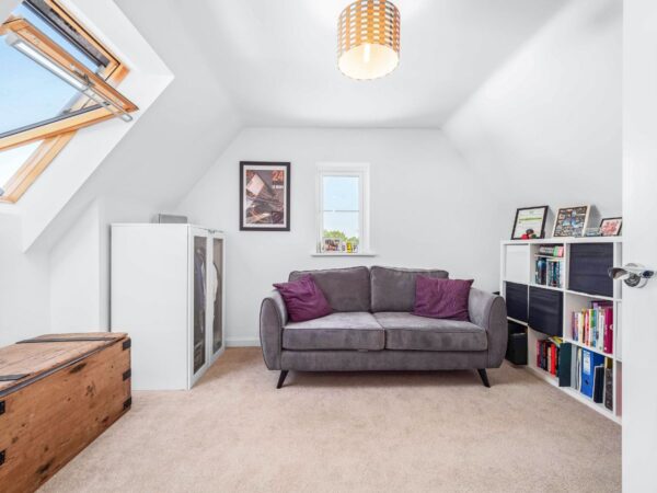 Nightingale Avenue, Warwick
