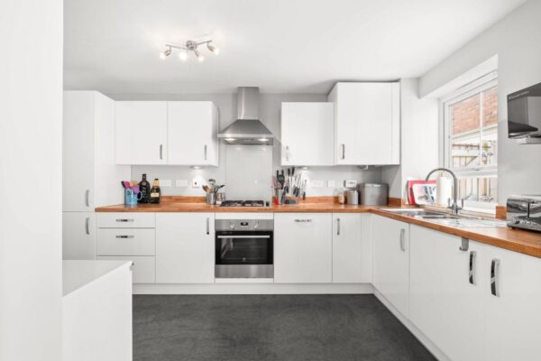 Nightingale Avenue, Warwick