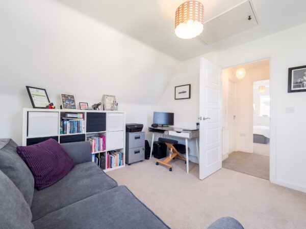 Nightingale Avenue, Warwick