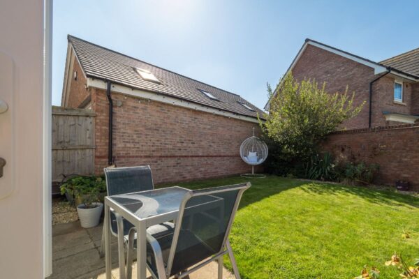 Nightingale Avenue, Warwick