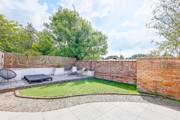 Abbotsford Mews, New Street, Kenilworth