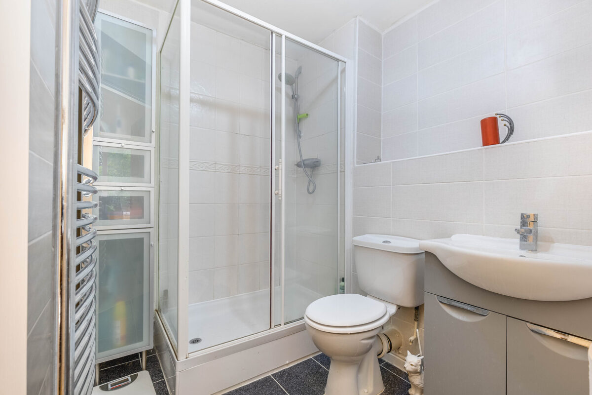 Stunning WATERSIDE apartment in Evesham