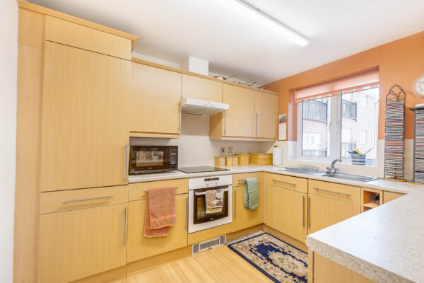 Stunning WATERSIDE apartment in Evesham