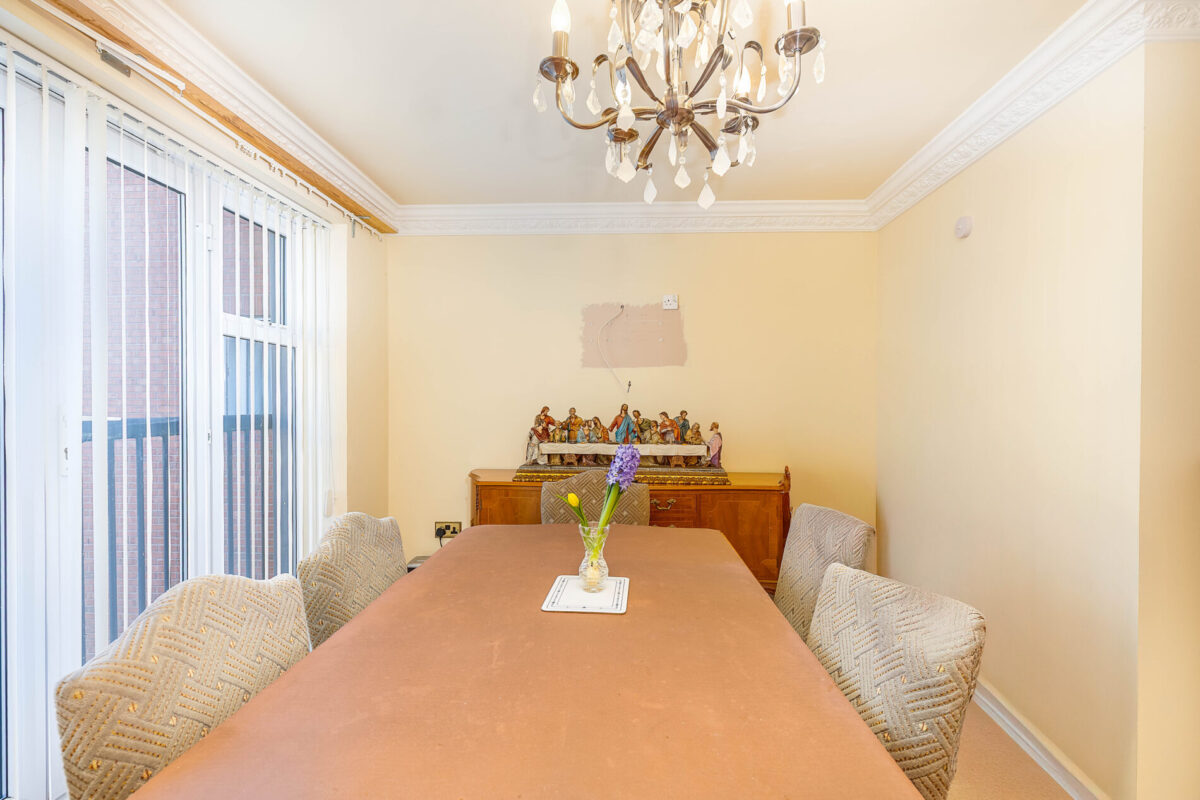 Stunning WATERSIDE apartment in Evesham