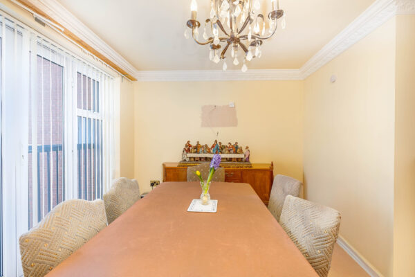 Stunning WATERSIDE apartment in Evesham