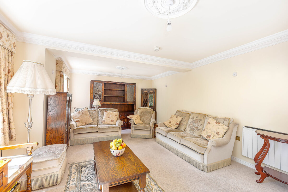 Stunning WATERSIDE apartment in Evesham